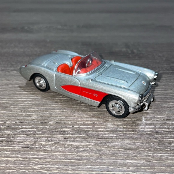NEW RAY 1967 Chevy Corvette Silver Red Convertible Diecast Model Car 1/43 Scale - Picture 6 of 9